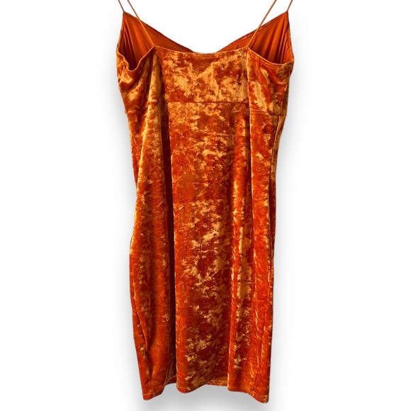 🏵crushed velvet bodycon dress 🏵 - Picture 3 of 4
